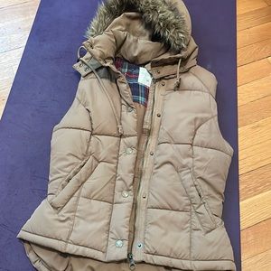 H&M Brown quilted vest with hood